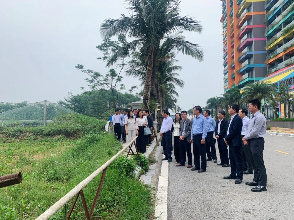 Đoàn giám sát của Thường trực HĐND tỉnh giám sát thực hiện Nghị quyết về nội dung chất vấn của HĐND tỉnh tại xã Hoằng Tiến