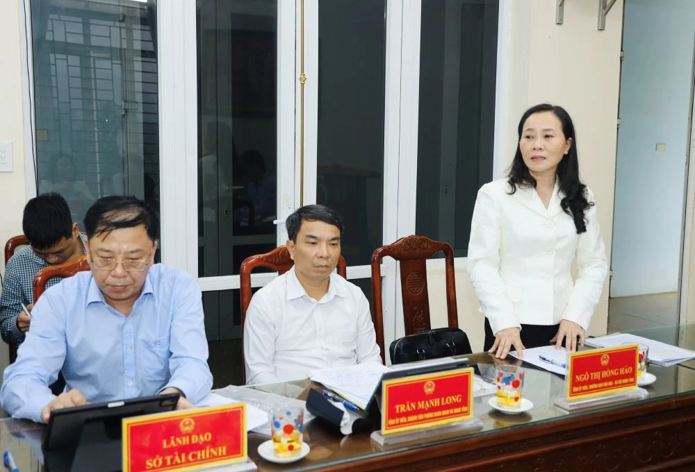 Đoàn giám sát của Thường trực HĐND tỉnh giám sát thực hiện Nghị quyết về nội dung chất vấn của HĐND tỉnh tại xã Hoằng Tiến