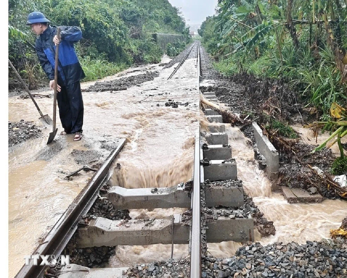 Huy động tối đa mọi nguồn lực khắc phục hậu quả thiên tai tại miền Trung