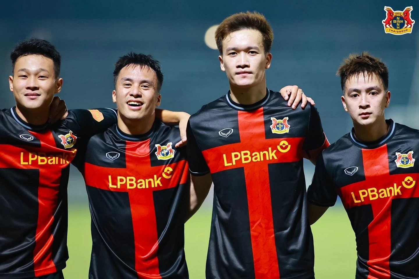 Ronaldo tái hiện siêu phẩm móc bóng; Thể Công Viettel biến CAHN thành cựu vương Cúp Quốc gia