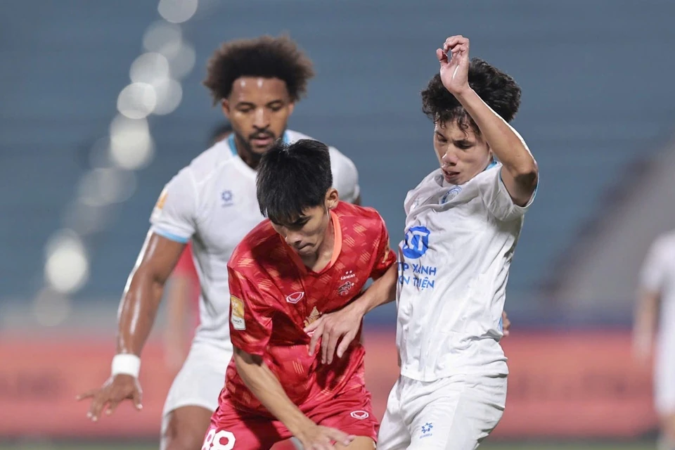 Ronaldo tái hiện siêu phẩm móc bóng; Thể Công Viettel biến CAHN thành cựu vương Cúp Quốc gia