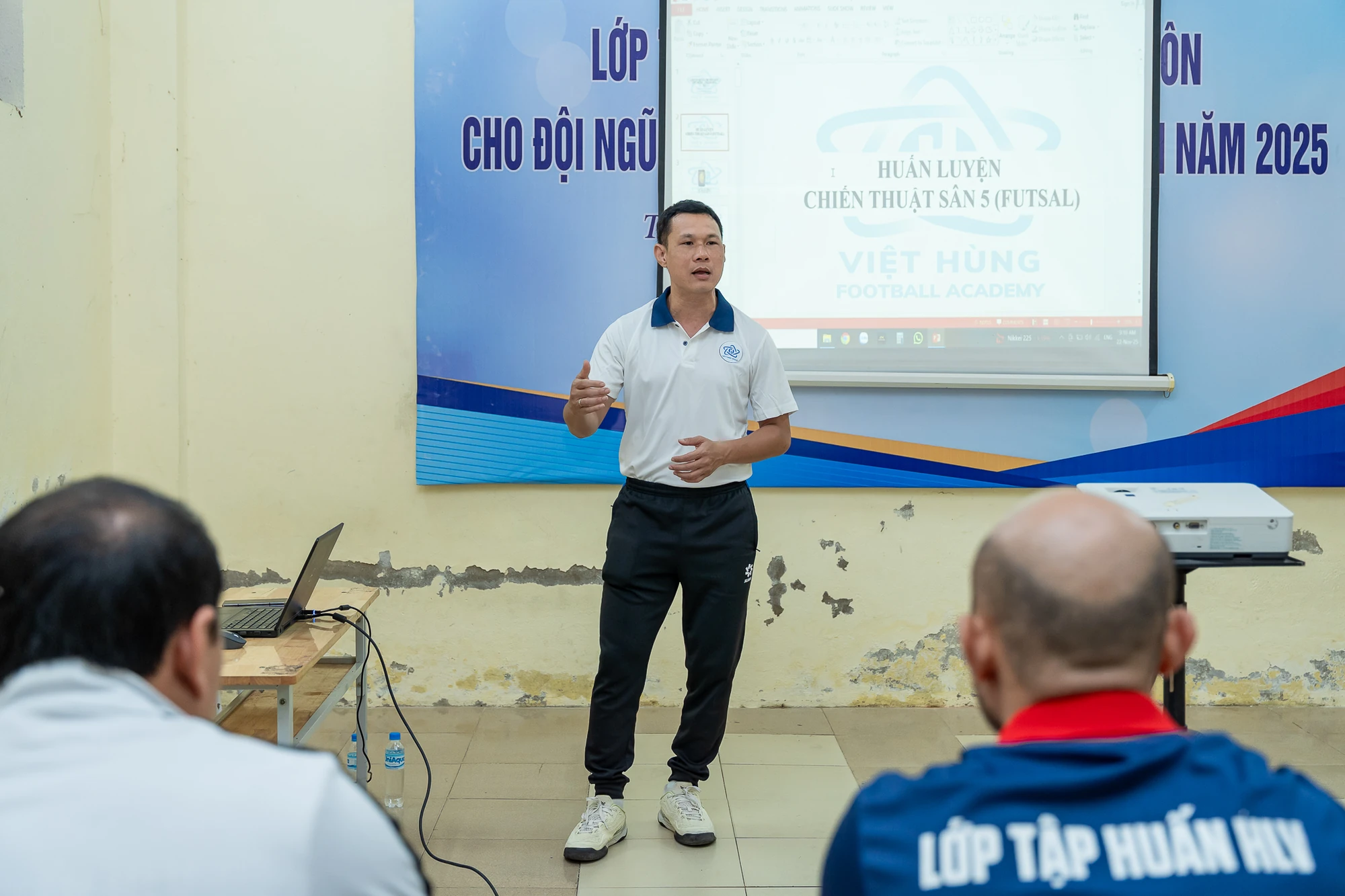 Cựu tuyển thủ Nguyễn Bảo Quân “truyền lửa” tại lớp tập huấn dành cho HLV các cơ sở vệ tinh năm 2025