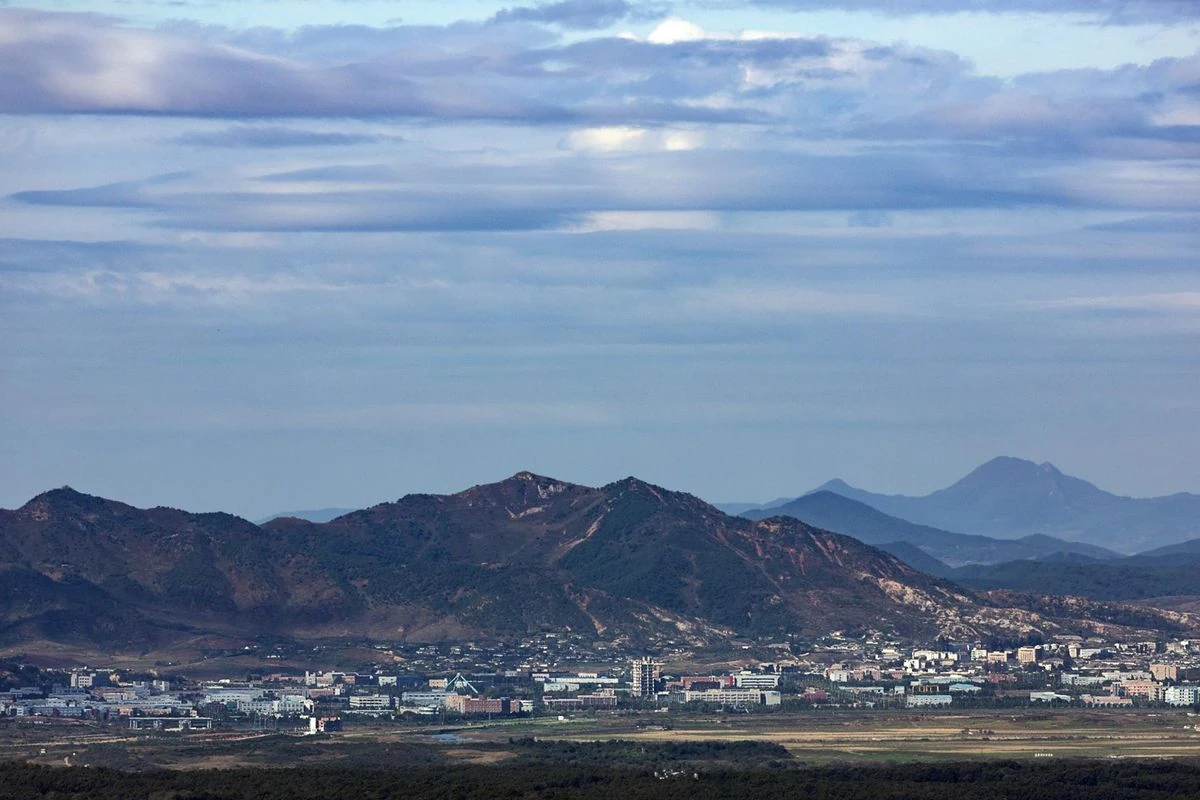 Hàn Quốc đề xuất đối thoại làm rõ Đường Ranh giới Quân sự với Triều Tiên