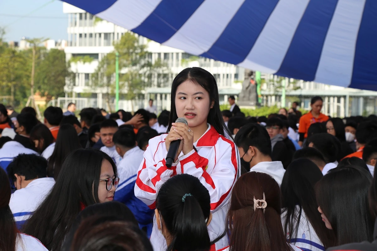 Tuyên truyền “Không một mình - Cùng nhau an toàn trực tuyến” cho hàng nghìn học sinh, sinh viên