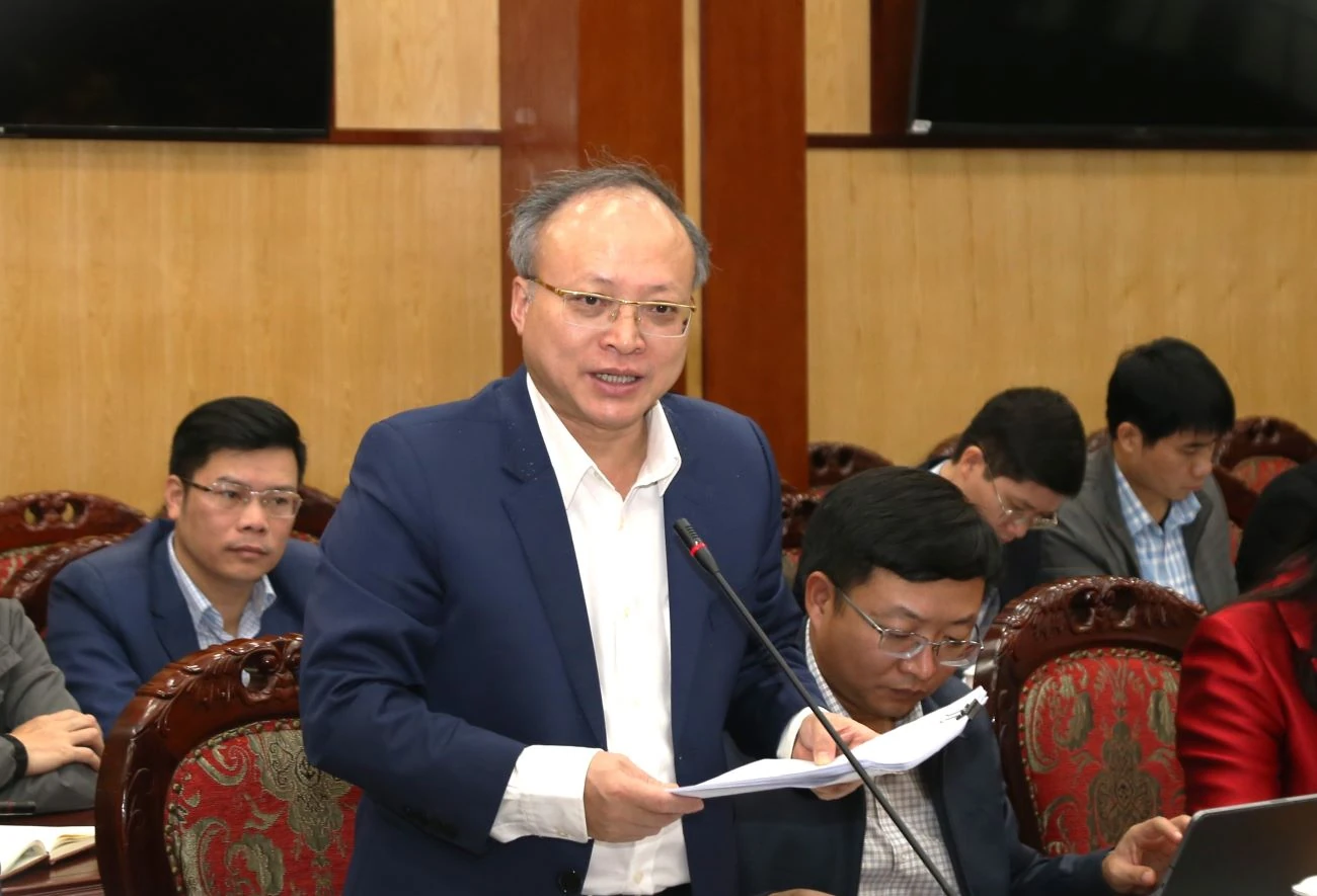 Thảo luận, cho ý kiến vào một số tờ trình, kế hoạch, phương án phục vụ phát triển kinh tế - xã hội