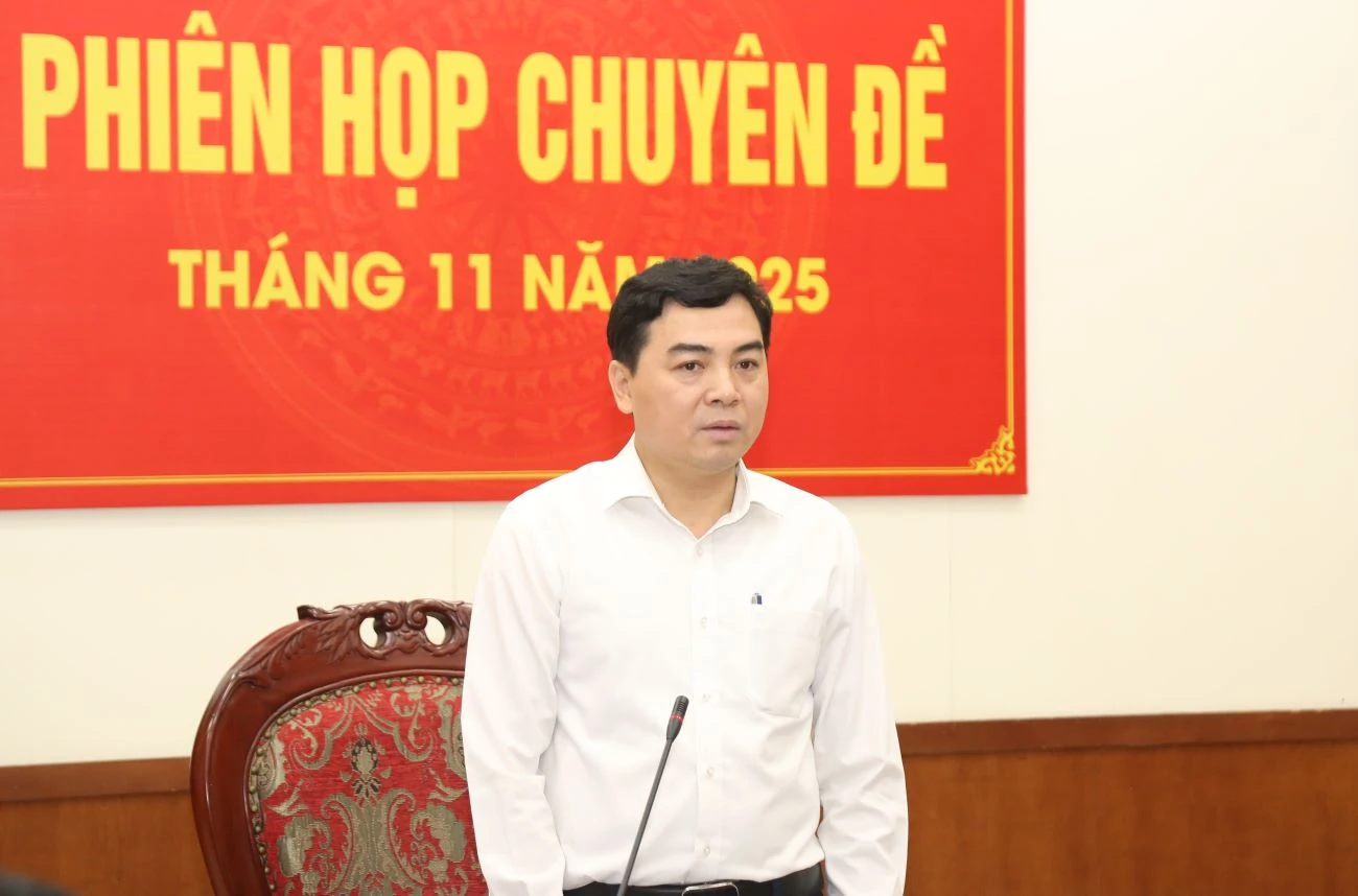 Thảo luận, cho ý kiến vào một số tờ trình, kế hoạch, phương án phục vụ phát triển kinh tế - xã hội