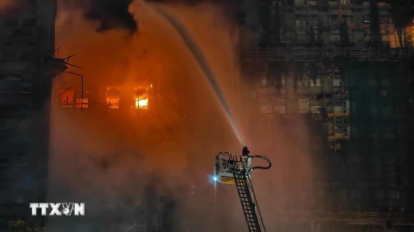 Vụ cháy chung cư ở Hong Kong: 44 người đã thiệt mạng, 3 nghi phạm bị bắt giữ