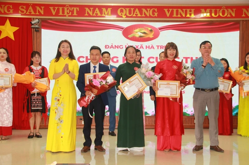 Xã Hà Trung trao giải cuộc thi tìm hiểu nghị quyết Đại hội Đảng các cấp