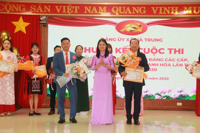 Xã Hà Trung trao giải cuộc thi tìm hiểu nghị quyết Đại hội Đảng các cấp