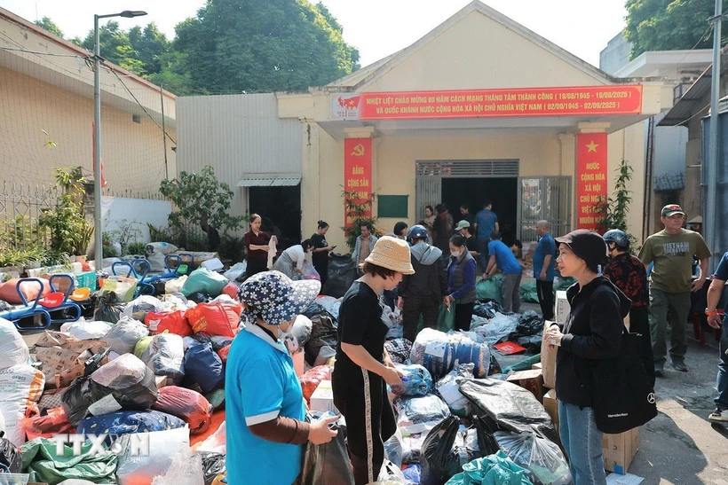 Đồng hành cùng đồng bào miền Trung, Tây Nguyên khắc phục hậu quả mưa lũ