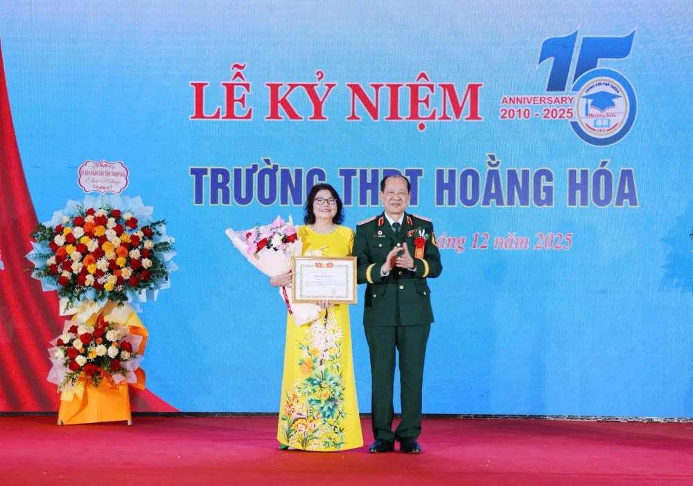 Trường THPT Hoằng Hóa kỷ niệm 15 năm thành lập