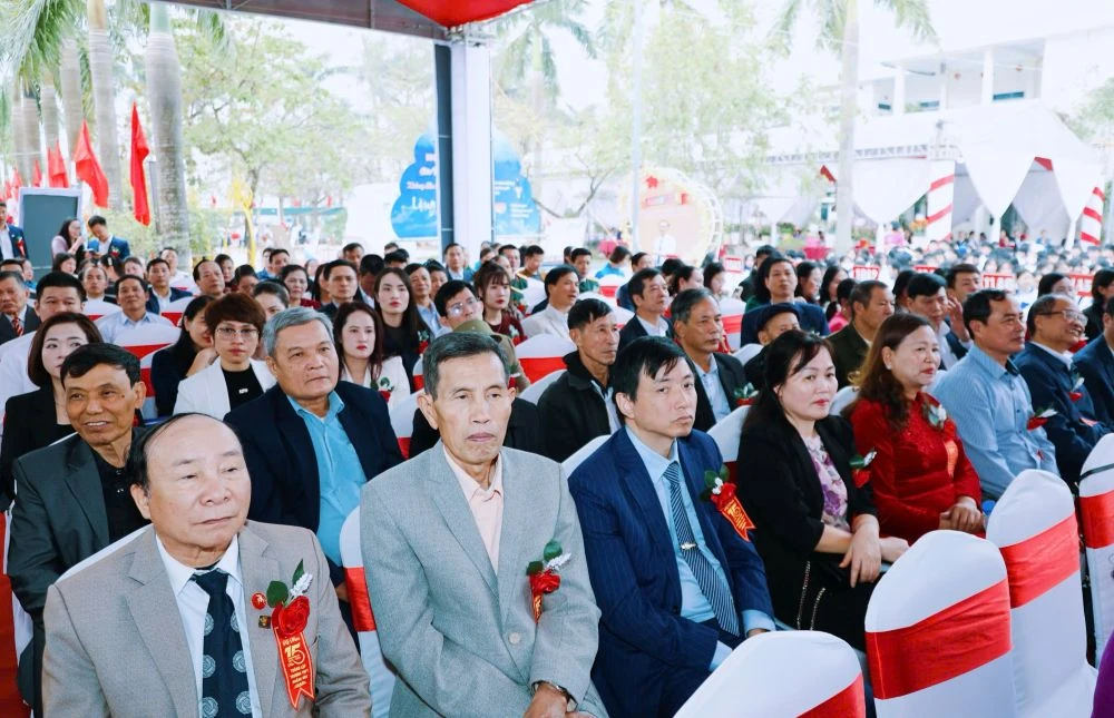 Trường THPT Hoằng Hóa kỷ niệm 15 năm thành lập