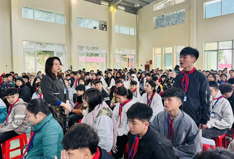 Nỗ lực xây dựng môi trường học đường không khói thuốc