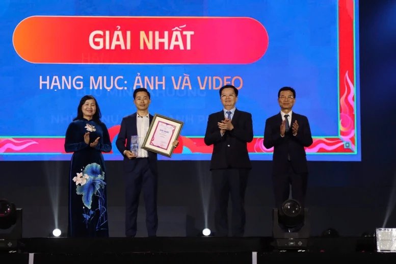 Vinh danh các tác phẩm đạt giải thưởng truyền thông về quyền con người 'Việt Nam hạnh phúc 2025'- Ảnh 1. Vinh danh các tác phẩm đạt giải thưởng truyền thông về quyền con người Việt Nam hạnh phúc 2025