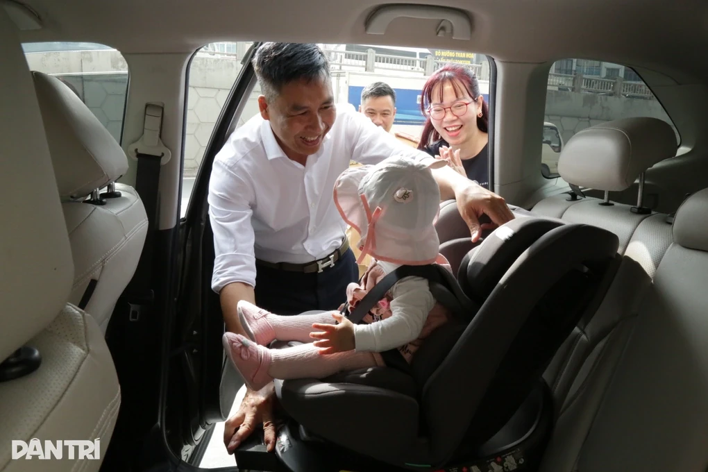 Cục CSGT nói về đề xuất xe khách, taxi không cần lắp ghế trẻ em