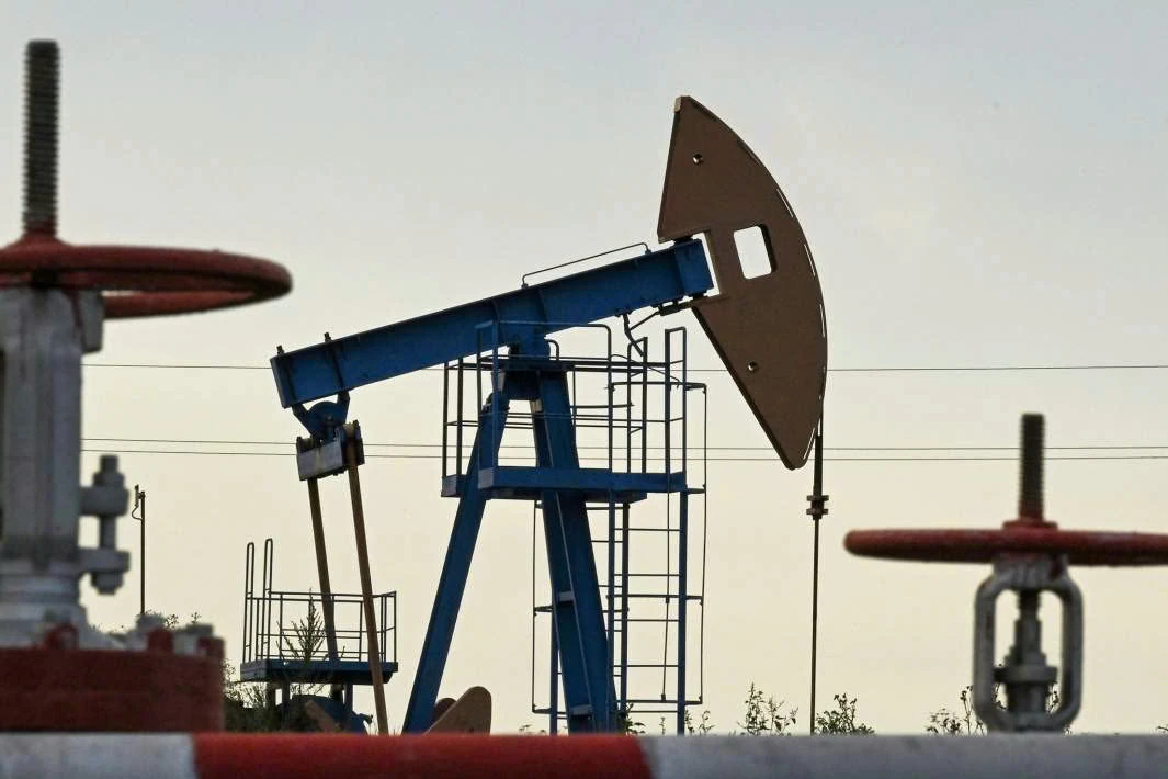 Nỗ lực giữ thuyền vững giữa dòng xoáy