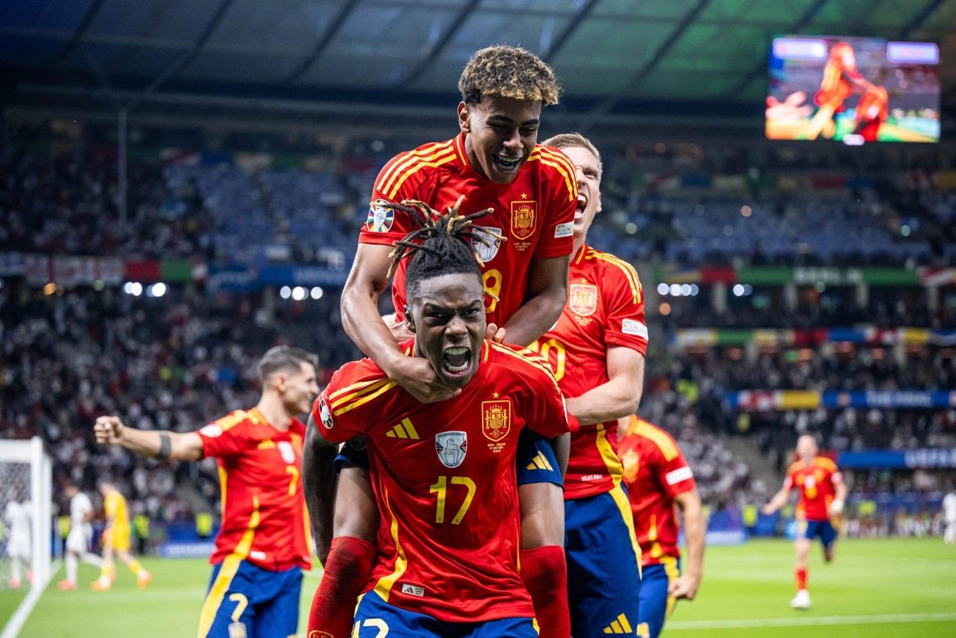 U22 Việt Nam vào thế bất lợi tại SEA Games 33; Arsenal thua đau phút cuối