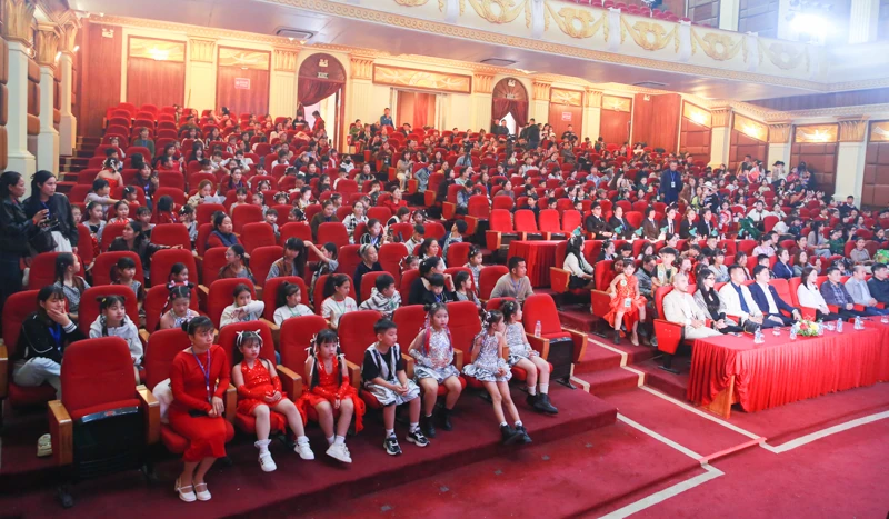 Sôi động Giải ngôi sao vũ đạo thể thao giải trí Life Up