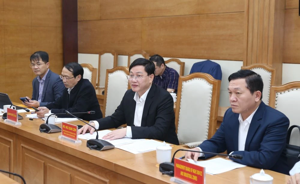 Phó Chủ tịch Thường trực UBND tỉnh Mai Xuân Liêm tiếp và làm việc với đoàn công tác Công ty AsterAuto Vietnam