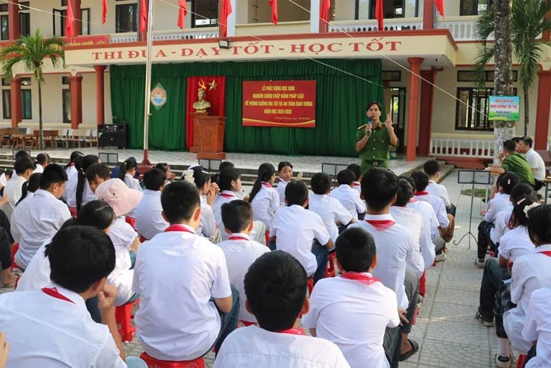 Giữ vững an ninh trật tự ở xã ven biển Hoằng Tiến