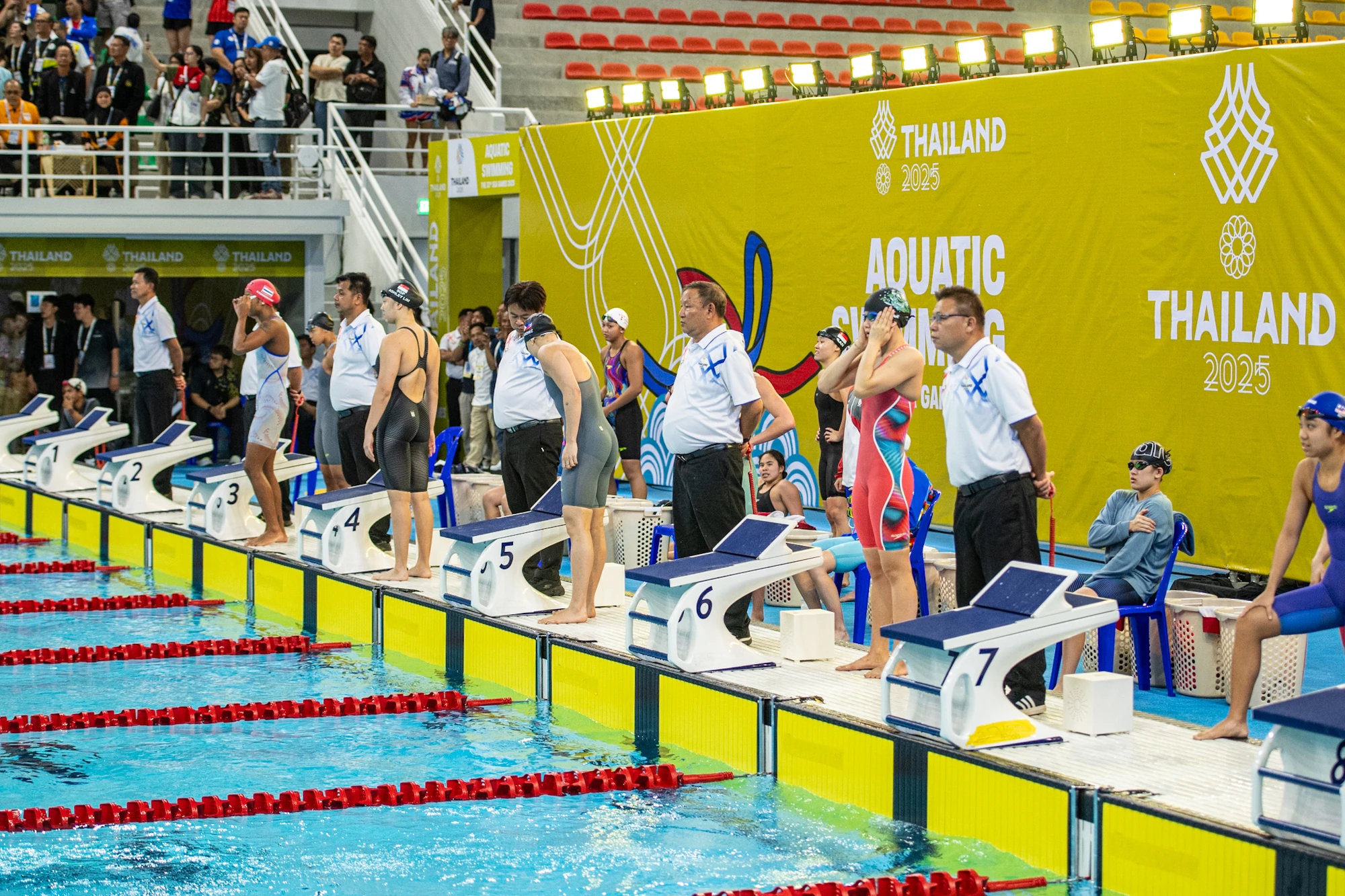 Cận cảnh màn nước rút ngoạn mục giúp Phạm Thị Vân và đồng đội làm nên lịch sử