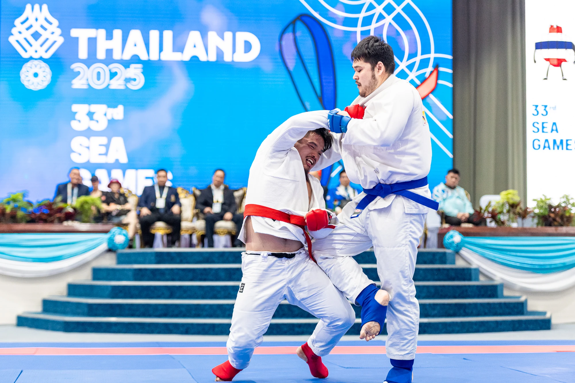 Những khoảnh khắc đầy cảm xúc của nữ võ sĩ Jujitsu xứ Thanh trong ngày giành HCB lịch sử