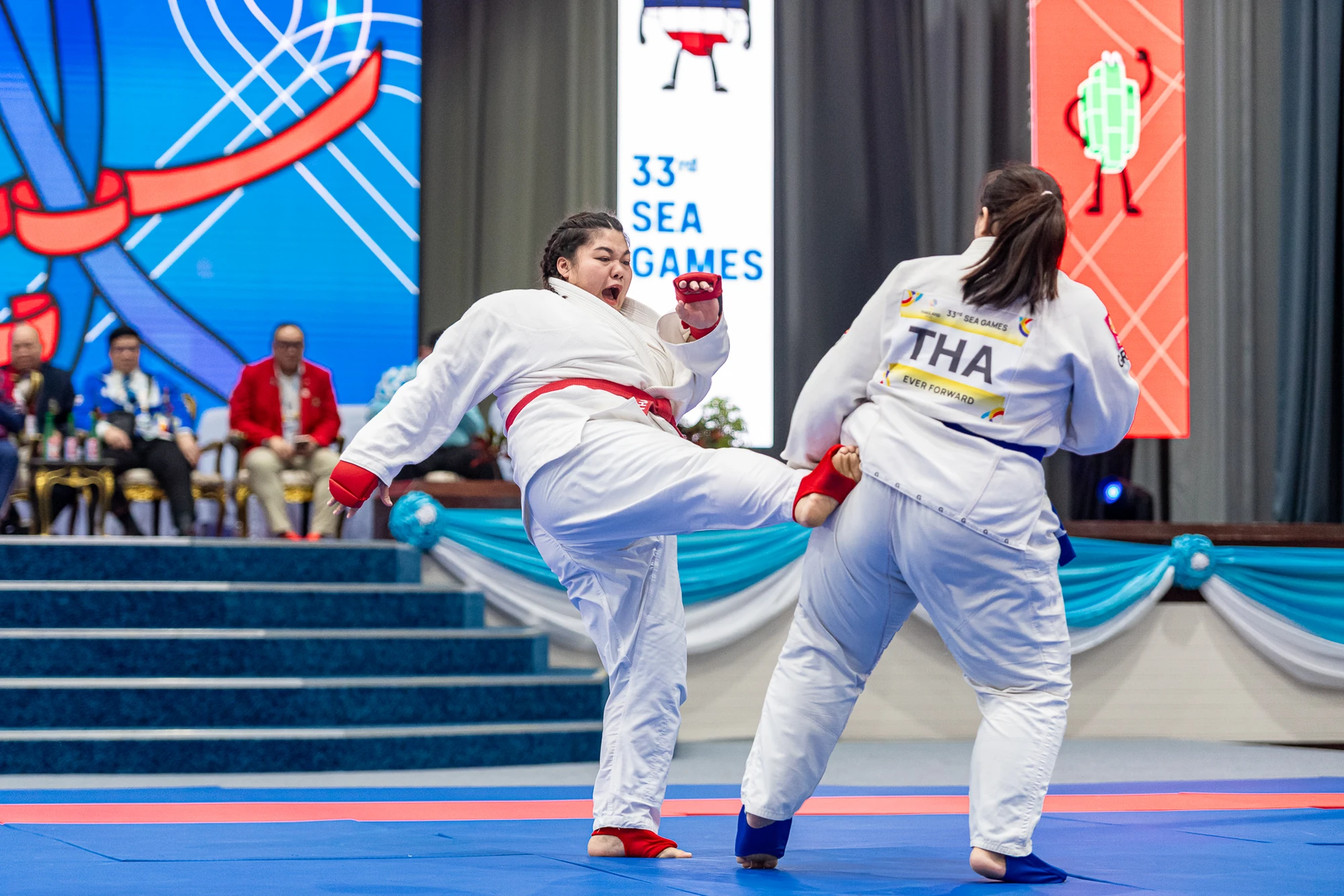 Những khoảnh khắc đầy cảm xúc của nữ võ sĩ Jujitsu xứ Thanh trong ngày giành HCB lịch sử