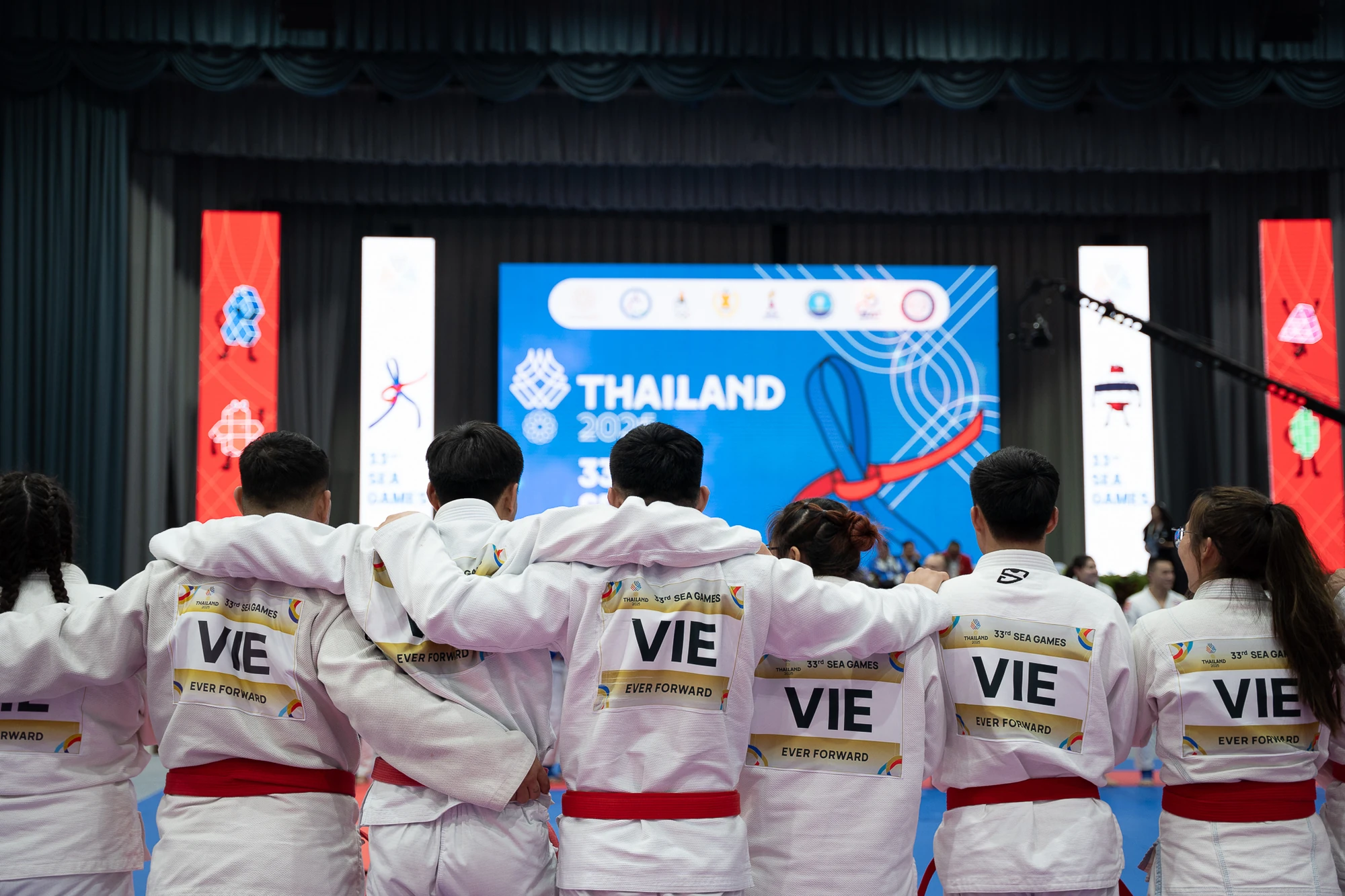 Những khoảnh khắc đầy cảm xúc của nữ võ sĩ Jujitsu xứ Thanh trong ngày giành HCB lịch sử