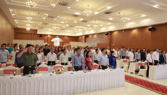 Tặng tủ sách giáo khoa dùng chung trị giá 3 tỷ đồng cho Cần Thơ, An Giang, Cà Mau