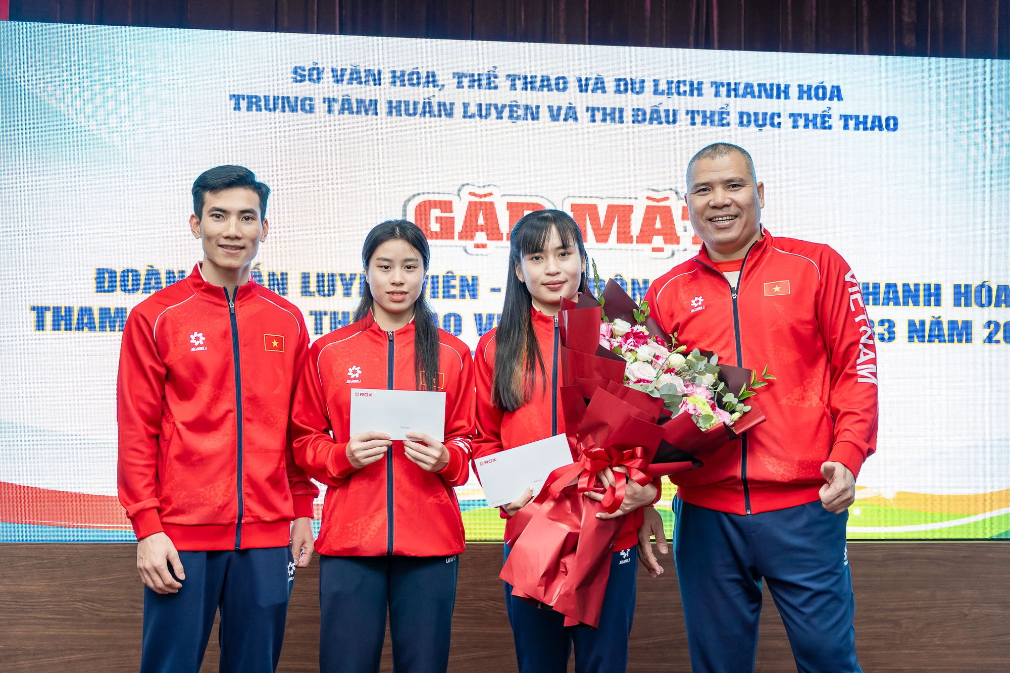 SEA Games 33 ngày 15/12: Điền kinh bùng nổ HCV, Nguyễn Thị Oanh lập kỷ lục lịch sử; U22 Việt Nam vào chung kết