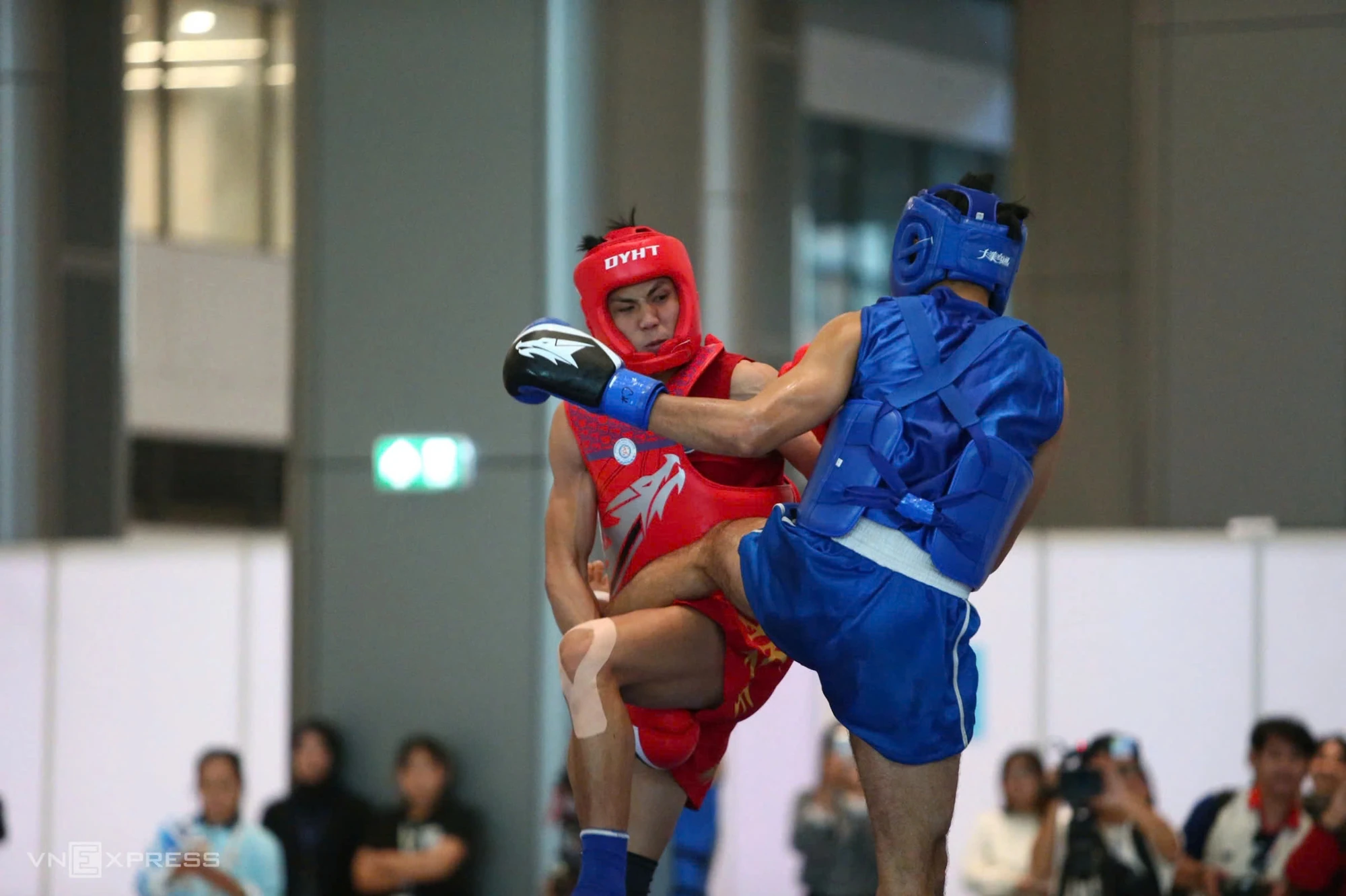 SEA Games 33 ngày 15/12: Điền kinh bùng nổ HCV, Nguyễn Thị Oanh lập kỷ lục lịch sử; U22 Việt Nam vào chung kết