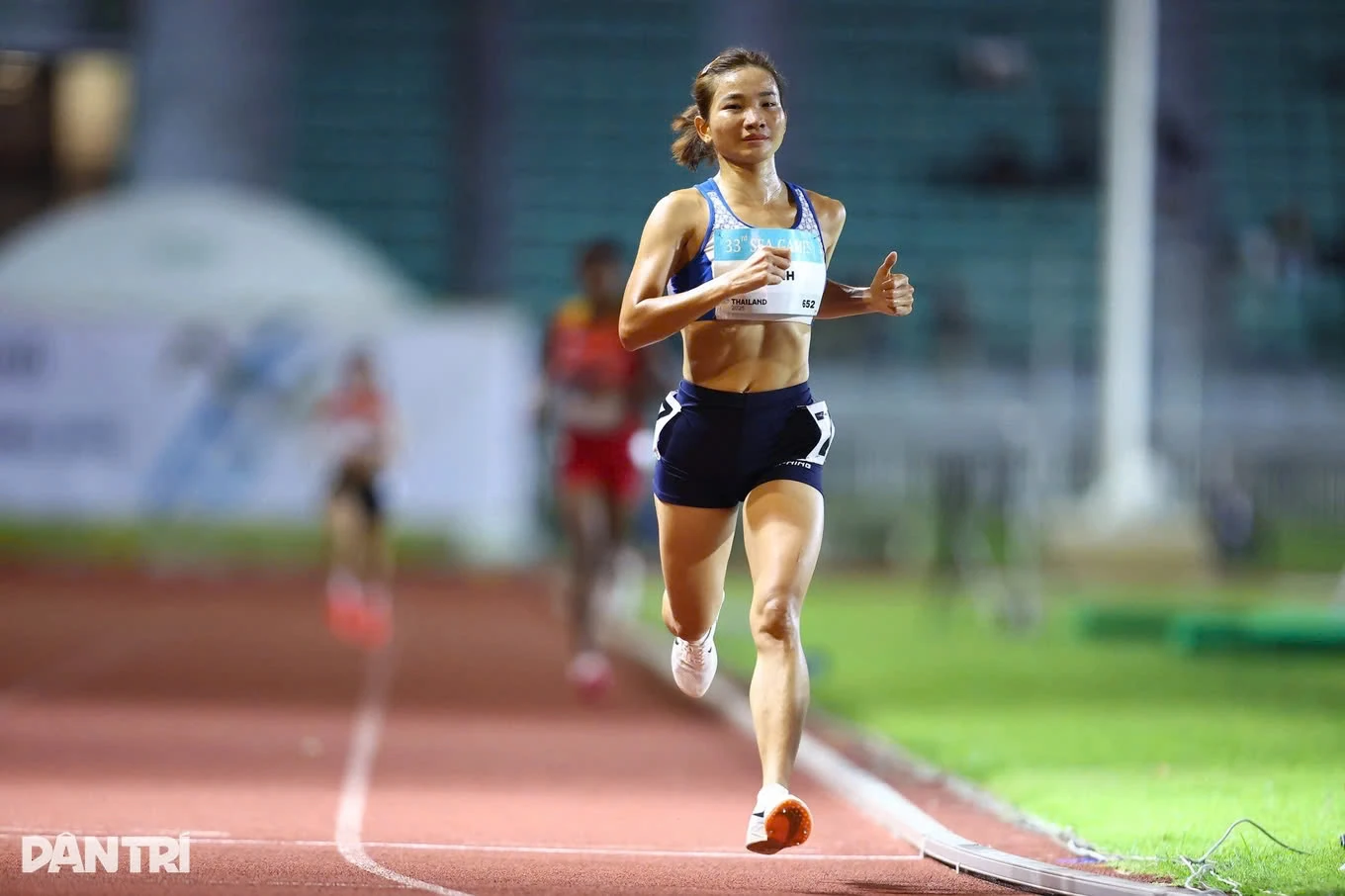 SEA Games 33 ngày 15/12: Điền kinh bùng nổ HCV, Nguyễn Thị Oanh lập kỷ lục lịch sử; U22 Việt Nam vào chung kết