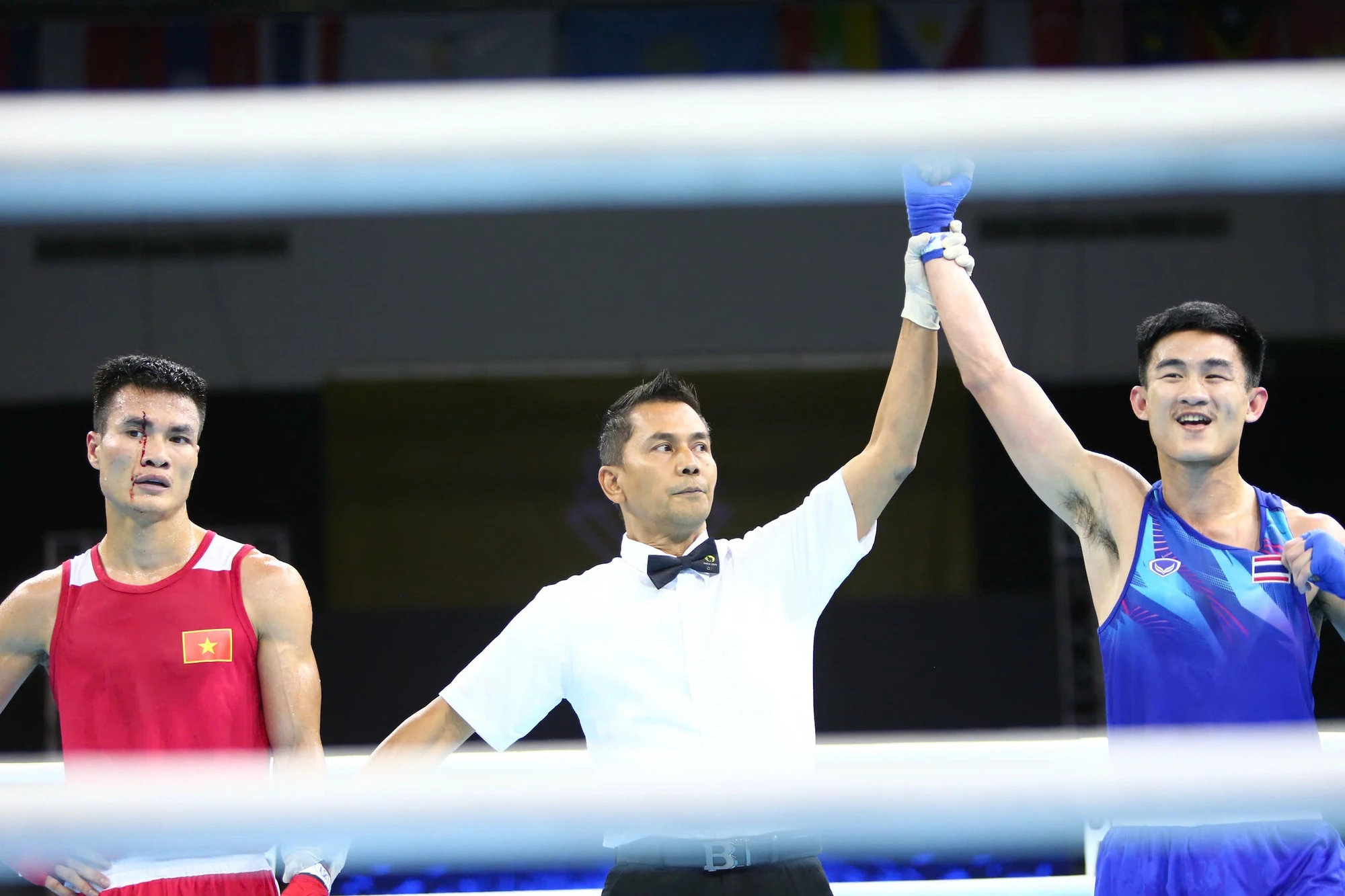 NHM nồng nhiệt đón những nhà vô địch SEA Games 33 trở về; Bóng đá Thái Lan chìm trong chỉ trích