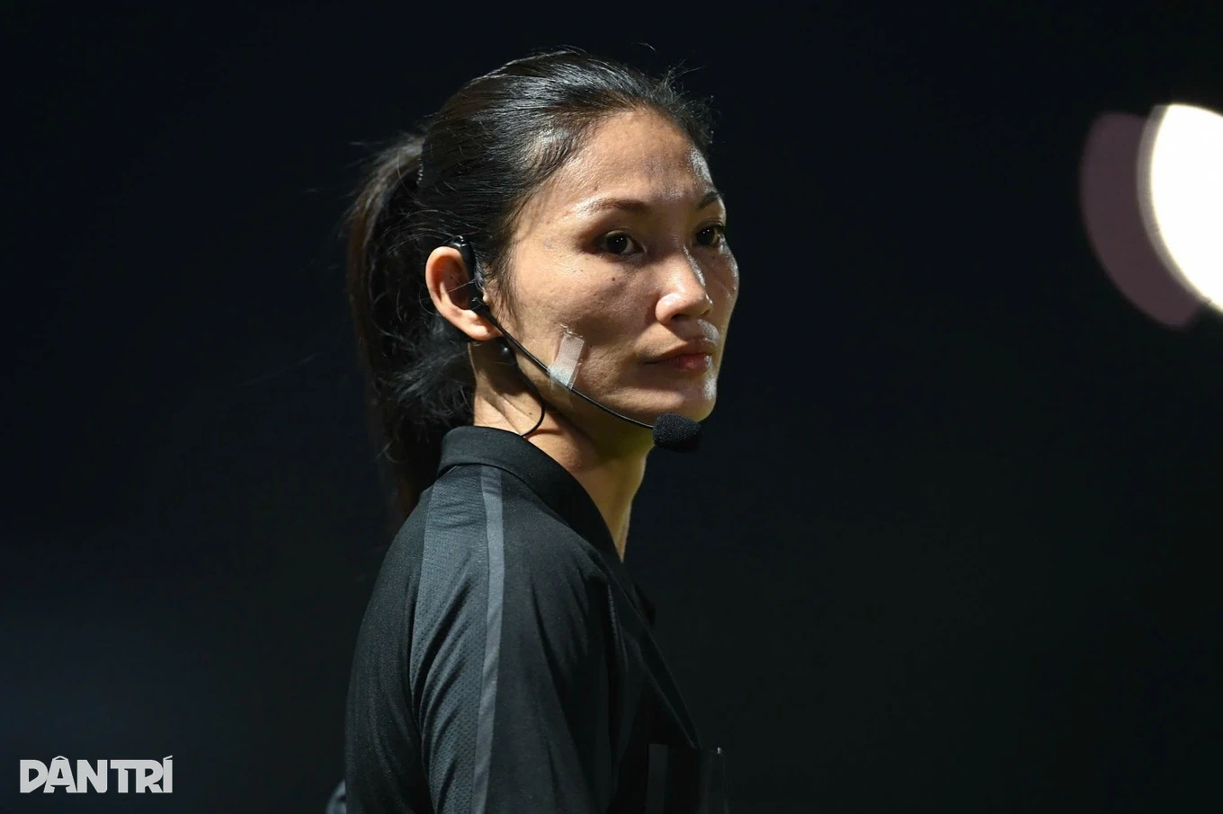 AFC xem xét kỷ luật trọng tài cướp bàn thắng của tuyển nữ Việt Nam; MU thất bại trong ngày Bruno dính chấn thương