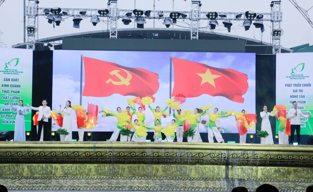 Khai trương trưng bày, giới thiệu sản phẩm nông sản, thực phẩm an toàn tỉnh Thanh Hóa năm 2025