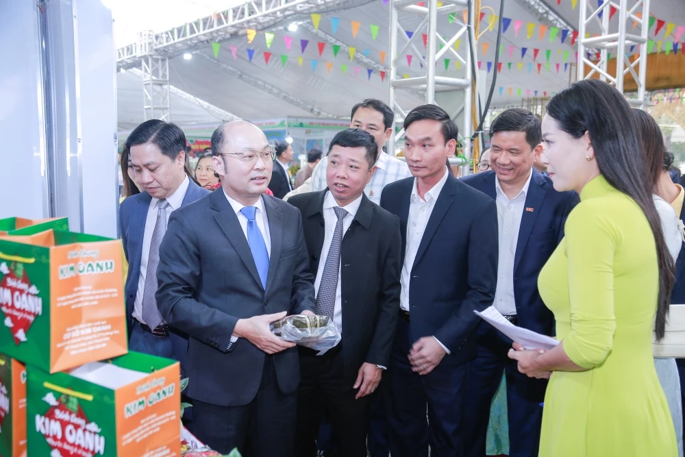 Khai trương trưng bày, giới thiệu sản phẩm nông sản, thực phẩm an toàn tỉnh Thanh Hóa năm 2025