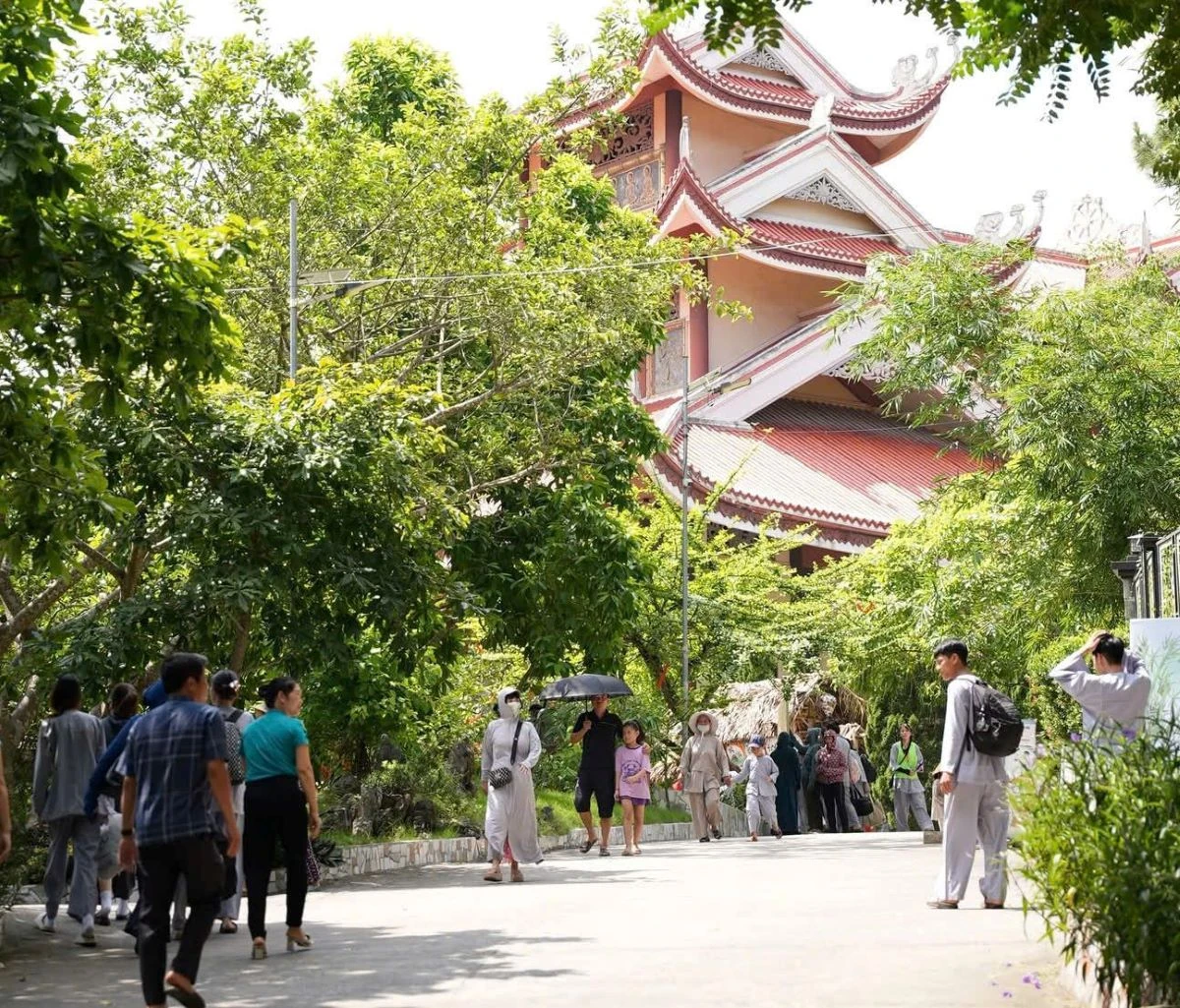 Về miền du lịch tâm linh xứ Thanh