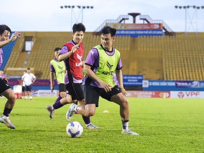HLV Kim Sang-sik đau đầu tìm phương án thay thế Thanh Nhàn; Liverpool và Man City đồng loạt sảy chân