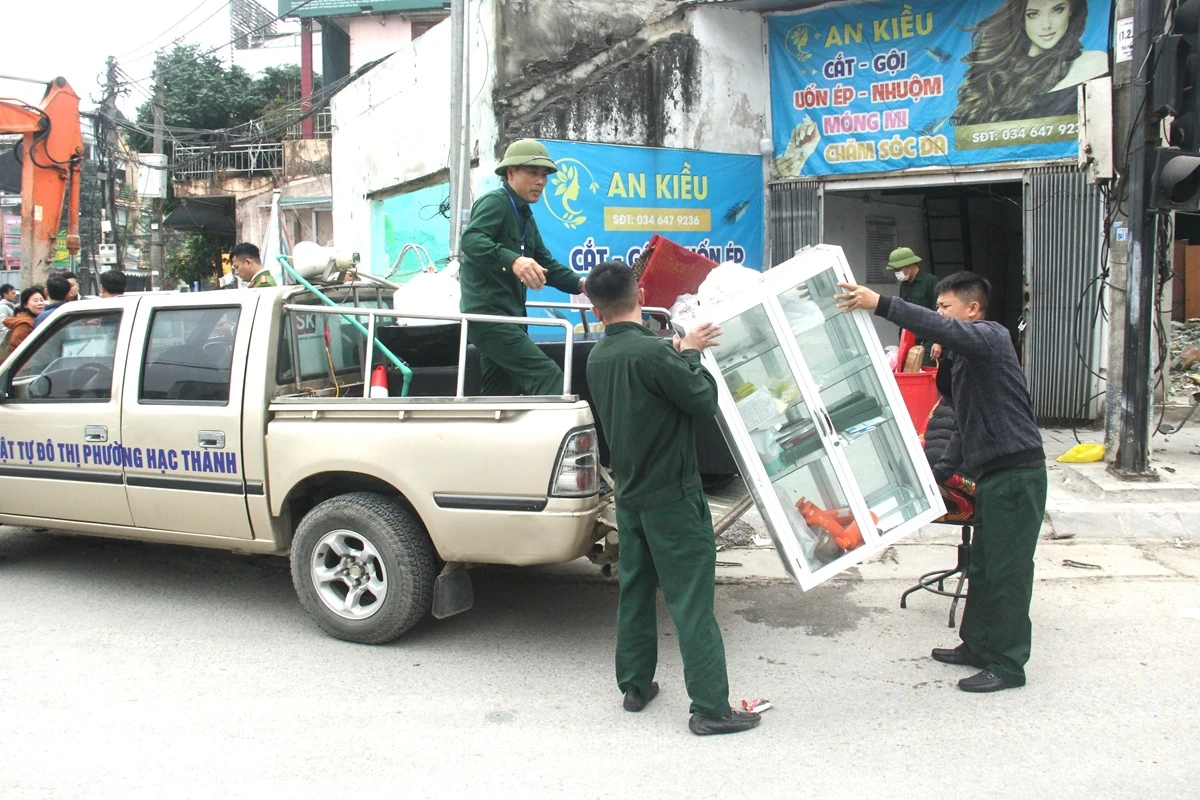 Phường Hạc Thành tuyên truyền, vận động người dân bàn giao mặt bằng dự án mở rộng Đại lộ Lê Lợi