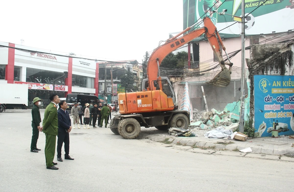 Phường Hạc Thành tuyên truyền, vận động người dân bàn giao mặt bằng dự án mở rộng Đại lộ Lê Lợi