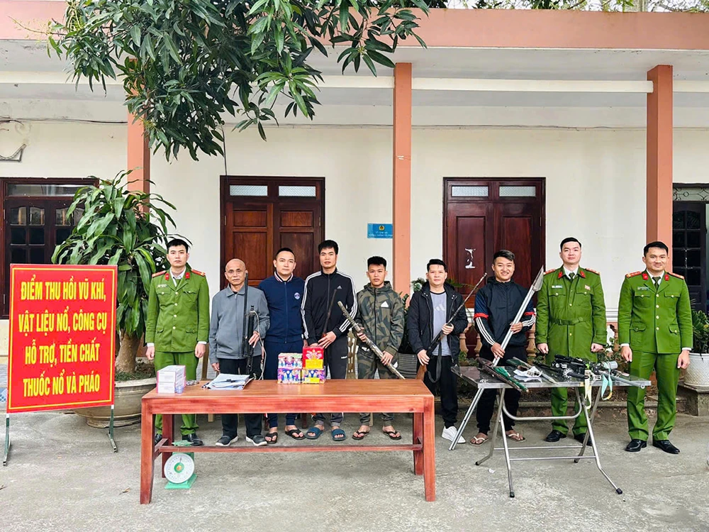 Công an xã Kim Tân tăng cường thu hồi vũ khí, vật liệu nổ và pháo