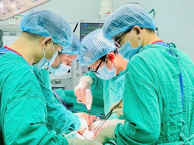 Bứt phá bằng kỹ thuật cao và chuyển đổi số