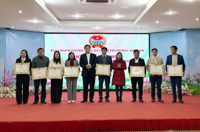 Đổi mới các phong trào, xây dựng tổ chức Hội Nông dân vững mạnh toàn diện