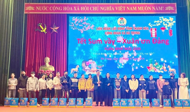 Công đoàn xã Hà Trung tổ chức chương trình “Tết sum vầy - Xuân ơn Đảng”
