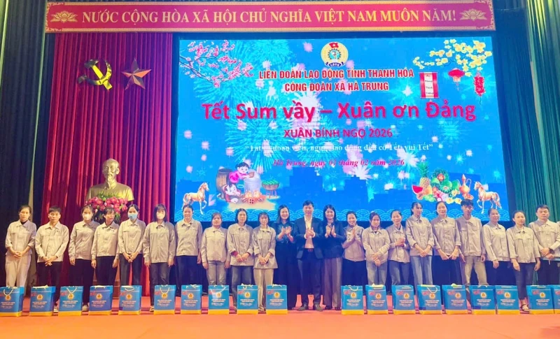 Công đoàn xã Hà Trung tổ chức chương trình “Tết sum vầy - Xuân ơn Đảng”