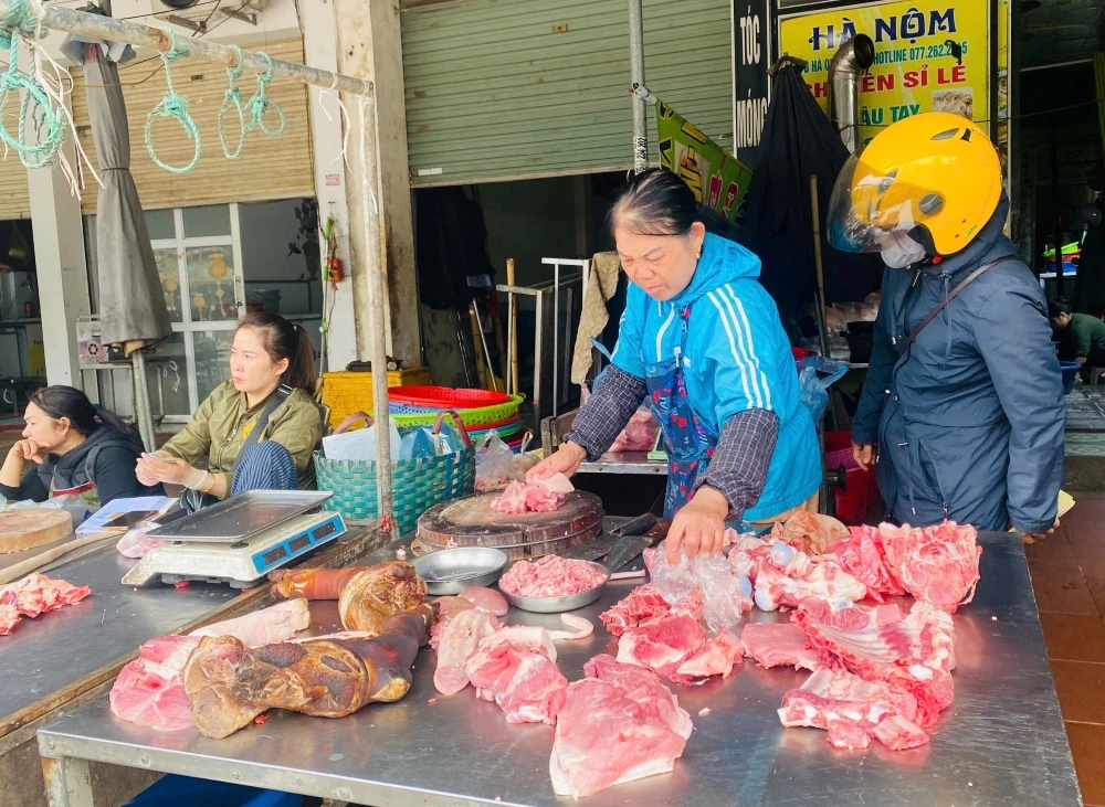 Giá thịt lợn tăng mạnh và sức ép thị trường dịp cuối năm