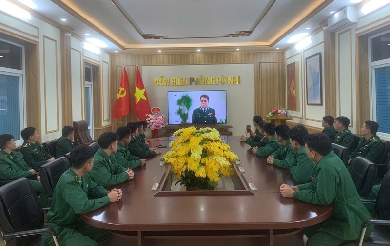 Cán bộ, chiến sĩ Đồn Biên phòng Pù Nhi học và làm theo Bác