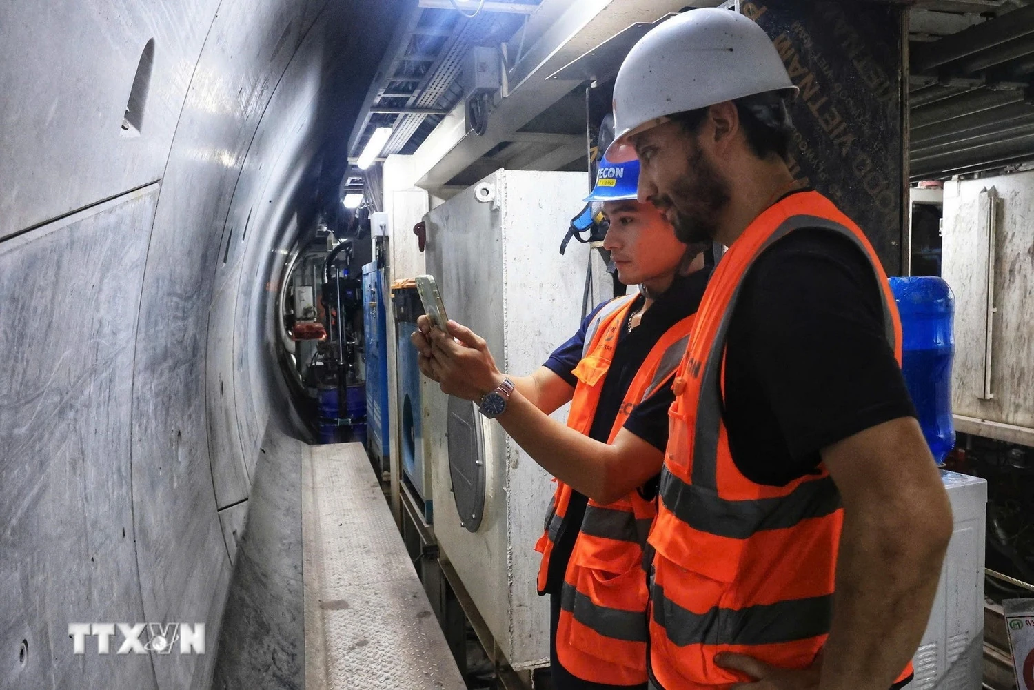 Triển khai miễn thị thực có thời hạn cho người nước ngoài thuộc diện đặc biệt cần ưu đãi