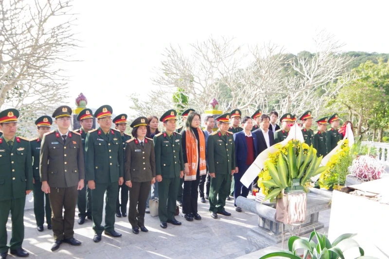 Bộ Chỉ huy Quân sự tỉnh thăm, chúc Tết cán bộ, chiến sĩ Tiểu đoàn Hỗn hợp Đảo Mê