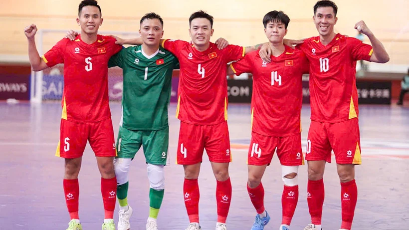 Truyền thông Hàn Quốc đánh giá HLV Kim Sang-sik cao hơn Shin Tae-yong; FIFA chính thức tạm dỡ án phạt cho 7 cầu thủ Malaysia